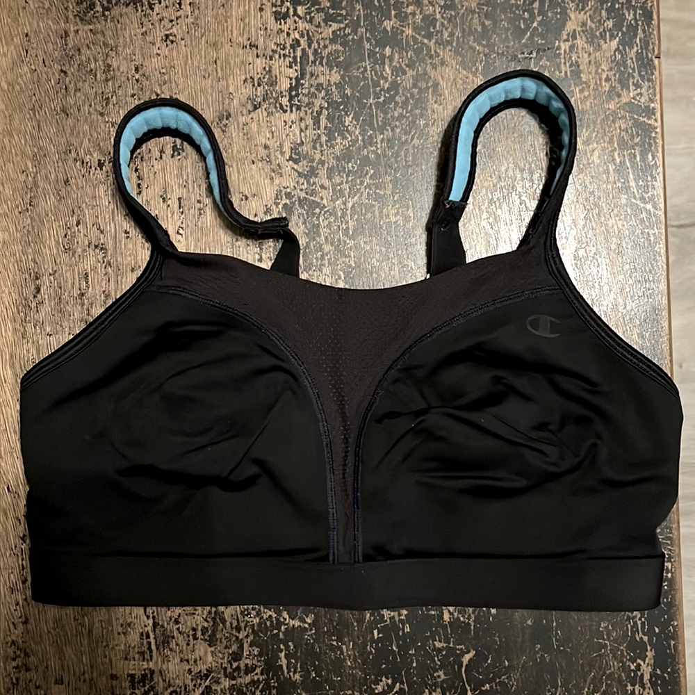 Champion black full support double dry bra. Size 34D.